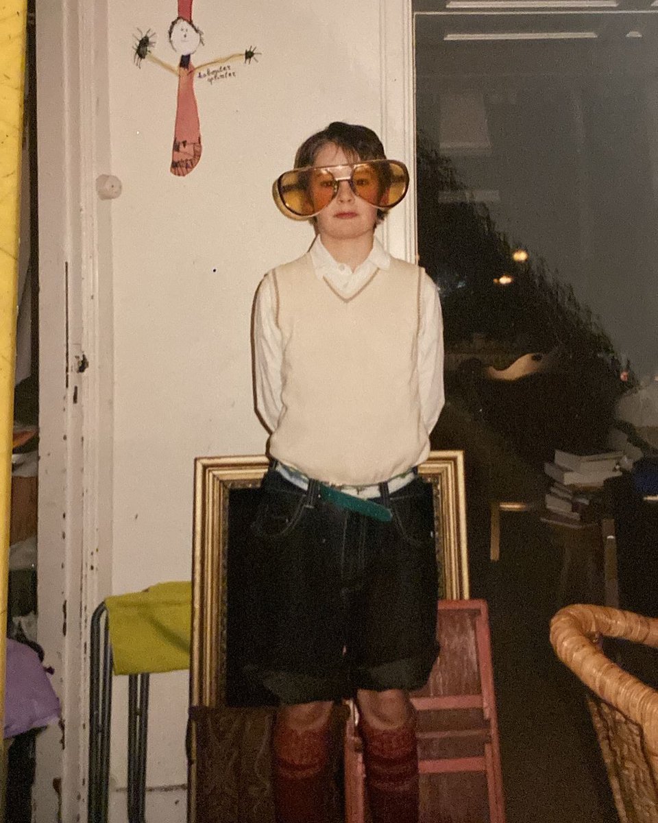 🎈🥳 BDAY BOY - never not being fashionable.. Zo extra 😂 

Vandaag 27 of 28 geworden? Tel even kwijt… Als je me tegenkomt: zingen mag! In tegenstelling tot bijna iedereen op deze wereldbol vind ik verjaardagsliedjes wél leuk (en ja ik ga ook op een stoel staan en trakteren) 🎂