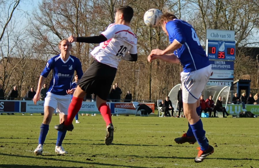 Grote vreugde en zure druiven op sportpark... Zie eemsmondsport.nl/holwierde-in-s… (foto: ©Jaap van der Laan/MiddelstumInfo).
