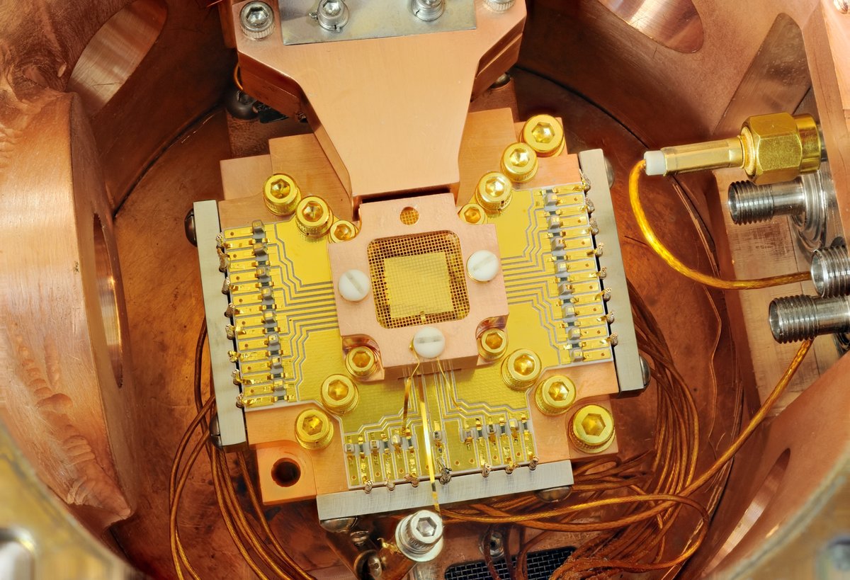 IzakScientific's tweet photo. Quantum entanglement is now a practical tool for cutting-edge quantum technologies!
From photonics to superconductors, trapped ions &amp; quantum dots, entanglement is shaping the future of #QuantumComputing &amp; #QuantumSensing.

https://t.co/aZd7F5rquo https://t.co/Yr4WL6WqBK
