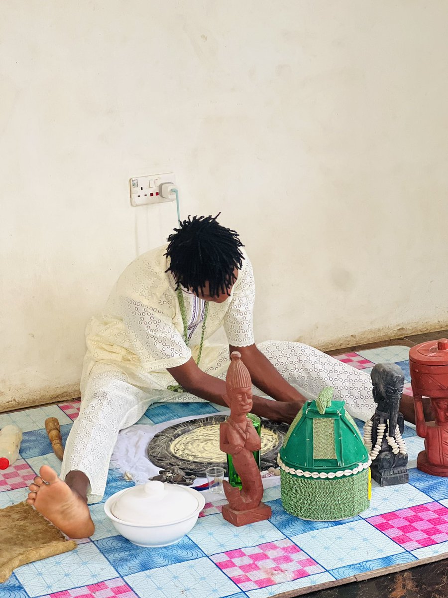 baba_Ifaseyii's tweet image. Oròrò Marò🌴🕊️

Let Us Bow Our Heads And receive the blessings from Olodumare &amp;amp; Ancestors🕊️🙇🏻‍♀️🕊️

Wish you a great ose ifa🌴💦🕊️

May Olodumare Accept our offerings
May ifa guide and protect us from the hands of the Enemies!

Big Ase👏🏻💦