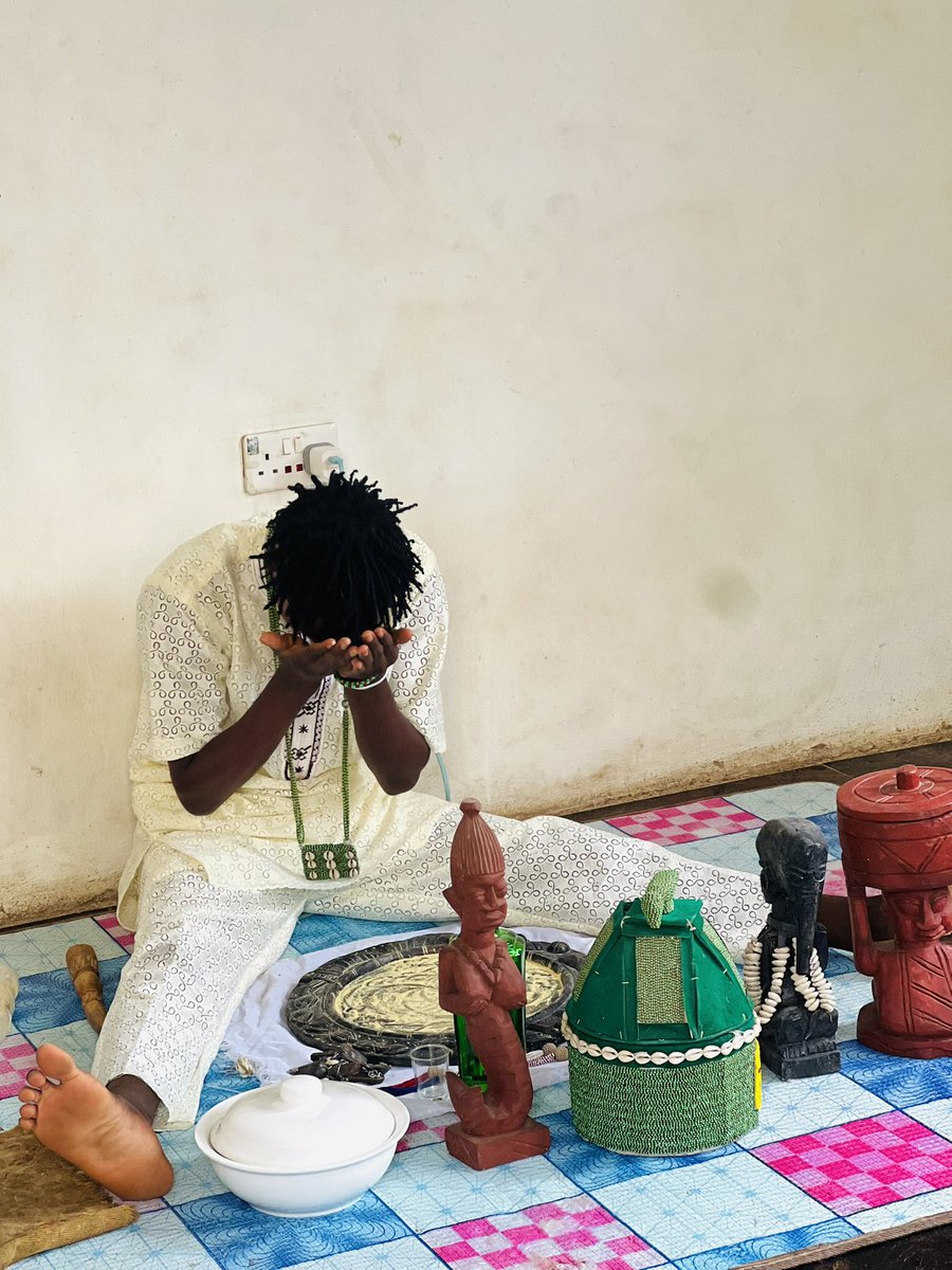 baba_Ifaseyii's tweet image. Oròrò Marò🌴🕊️

Let Us Bow Our Heads And receive the blessings from Olodumare &amp;amp; Ancestors🕊️🙇🏻‍♀️🕊️

Wish you a great ose ifa🌴💦🕊️

May Olodumare Accept our offerings
May ifa guide and protect us from the hands of the Enemies!

Big Ase👏🏻💦