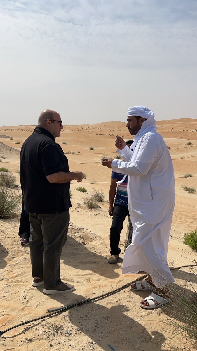 A team from Khalifa Center conducted a field visit to Reef Al-Dhafra Reserve, where Saqr Al-Hamli, the reserve’s owner, introduced the team to various local plants. During the visit, samples of different local plants were collected for scientific research