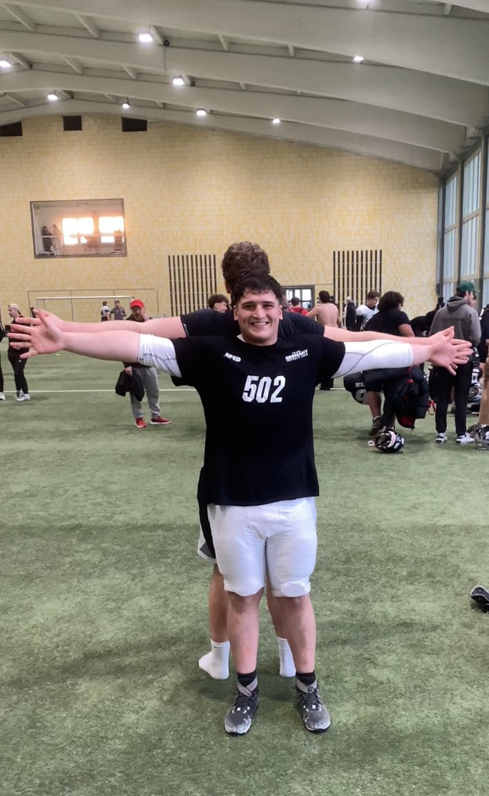 AlamehAnnas's tweet image. Wingspan comparison at national team tryouts with 6‘7 OT @aik_peitz
I also ran a 5.3 laser timed 40y dash