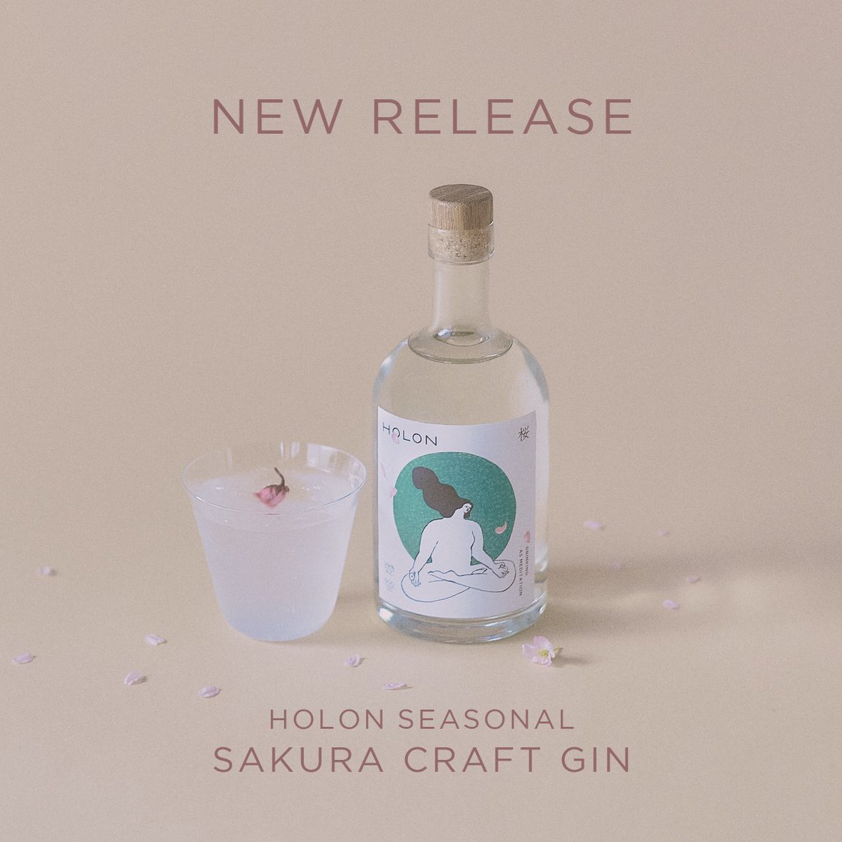 holon_gin_'s tweet photo. 春限定の「HOLON GIN 桜」本日より販売開始

少しずつ春めいてきましたね。
桜の葉をはじめとしてココナッツや杏仁霜などを蒸留し、桜餅のような甘くやさしい香りが大人気の商品。

お花見や新たな門出をお祝いするギフトにいかがでしょうか。
HOLONとともに春を楽しむ準備を始めませんか？ https://t.co/YHsvjYIi1t