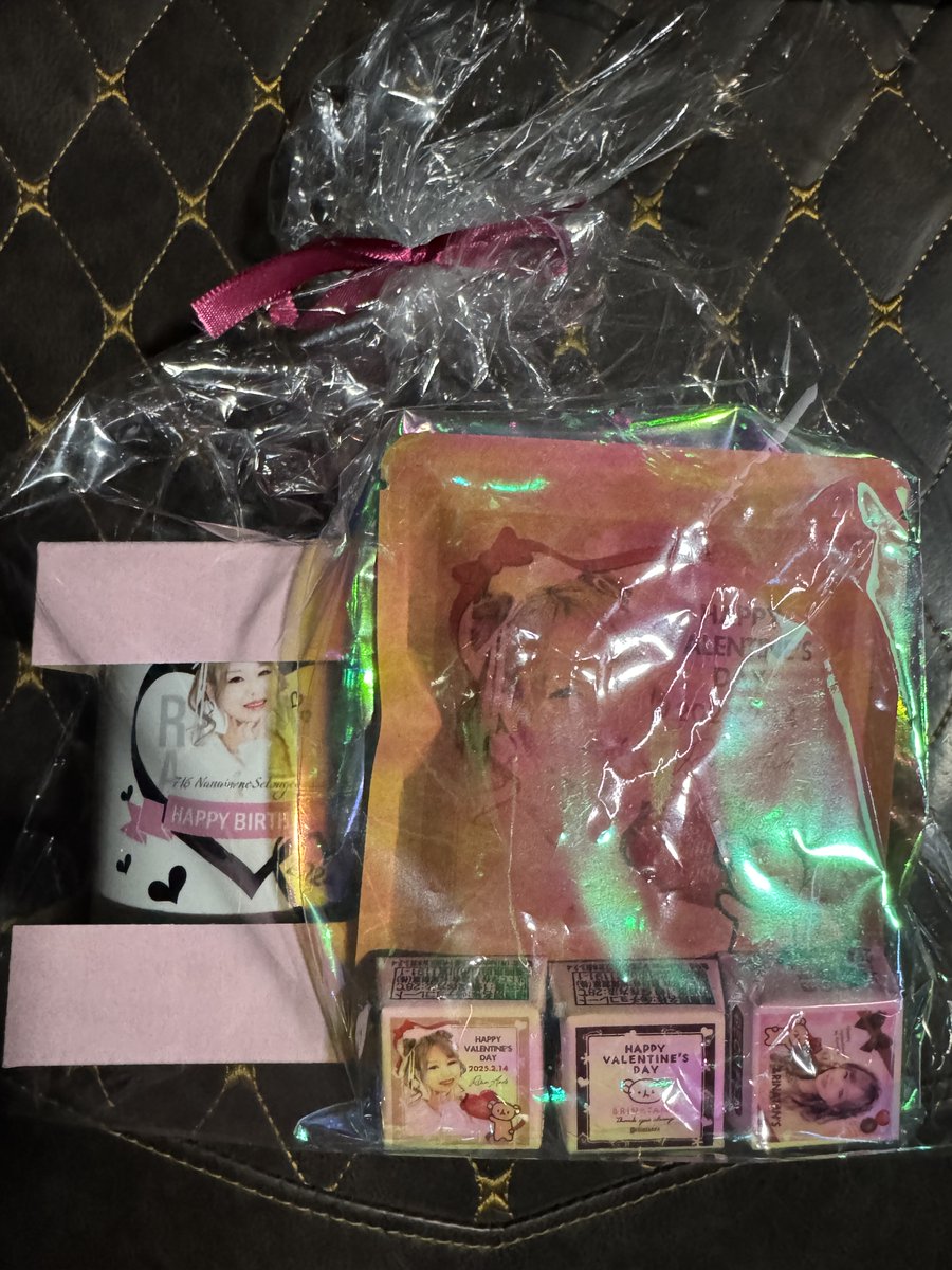 hi64_ak's tweet photo. 安藤りなさんの【数量限定】バレンタインセット・アクリルお守り・サイン入りチェキ(バレンタイン特別企画オリジナルデザインチロルチョコ)が届きました。
#安藤りな #りなたんず #BASE #symcreate https://t.co/VnCflNbIJH