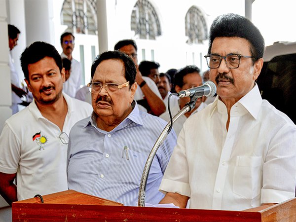 ani_digital's tweet photo. "Why don't they first say which third language is being taught up North?": Stalin reiterates his rejection of three-language policy
Read @ani Story | https://t.co/92H9fCLpgy
#STALINDMK #threelanguagepolicy https://t.co/6CAaIDyJwS