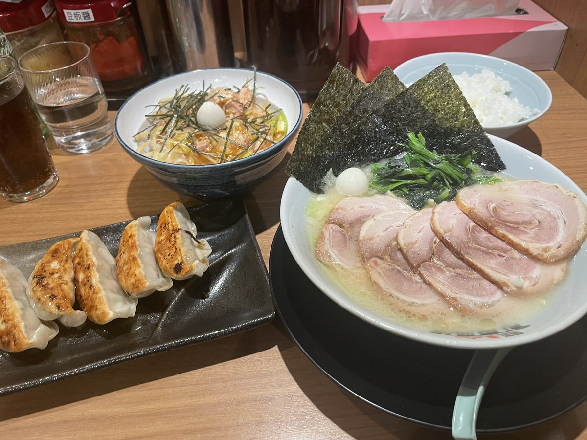 ライスが間違えてついてきた

食いきれん……