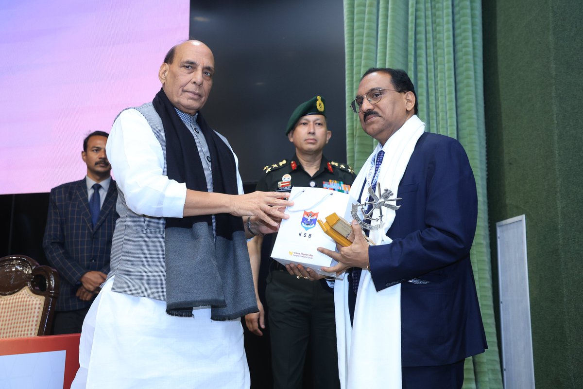 Kendriya Sainik Board Secretariat (@ksbsectt) on Twitter photo Raksha Mantri Shri <a href="/rajnathsingh/">Rajnath Singh</a> recognized Shri VK Devgan, CMD, <a href="/RECLindia/">REC Limited</a> for their commendable support to the #ArmedForcesFlagDayFund at the AFFDF-CSR Conclave 2025 held in New Delhi on 03 March 2025.
#ArmedForcesFlagDay ๐ฎ๐ณ Raksha Mantri Shri <a href="/rajnathsingh/">Rajnath Singh</a> recognized Shri VK Devgan, CMD, <a href="/RECLindia/">REC Limited</a> for their commendable support to the #ArmedForcesFlagDayFund at the AFFDF-CSR Conclave 2025 held in New Delhi on 03 March 2025.
#ArmedForcesFlagDay ๐ฎ๐ณ