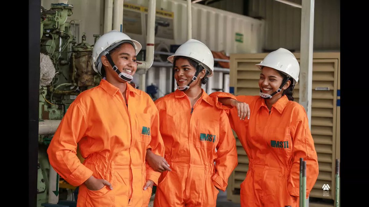 🟧 Au #SriLanka 🇱🇰, des #femmes déterminées comme Nethmi et Hinduja brisent les stéréotypes et se forment aux métiers maritimes.

🔶 Formations assurées grâce au projet innovant UPLIFT de <a href="/OITinfo/">Organisation internationale du Travail</a>/<a href="/ONUmigration/">OIM - ONU Migration</a> soutenu par le #Japon ➡️ tinyurl.com/3yncw6ny

#JournéeDesFemmes