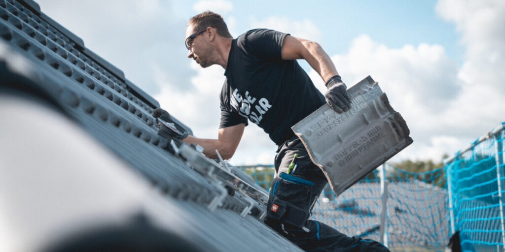 Fachkräfte sichern – Installation von Photovoltaik-Anlagen braucht eine eigene berufliche Grundlage: Der kürzlich von der Deutschen Industrie- und Handelskammer (DIHK) und dem Deutschen Handwerkskammertag… dlvr.it/TJHknv #photovoltaik #solarenergy #renewableenergy