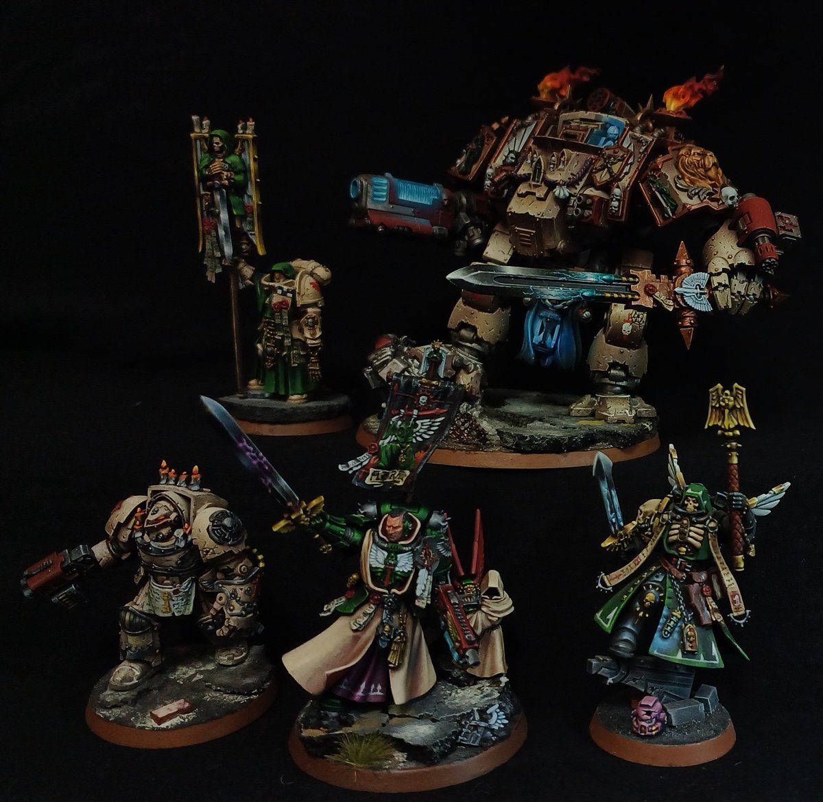 zaphariel's tweet image. When battle rages and falters hope
The knights of Caliban turn the tide
Righteous fury and grim resolve
The banners stand unfurled with pride
#warhammer40k #darkangels @warhammer @CatedralOscura
