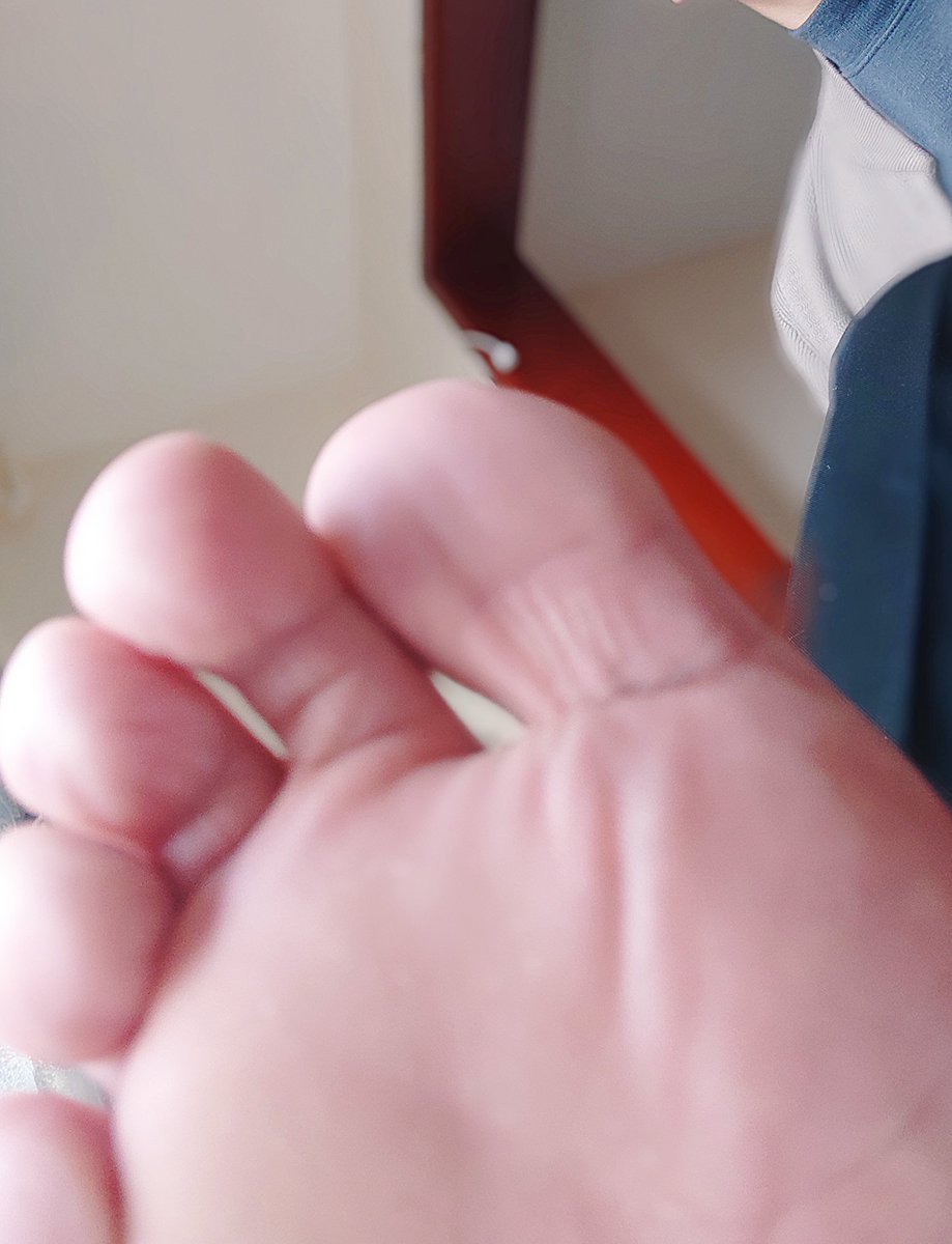 黑袜容易脏脚~
怎么办？

#黑袜 #狗奴舔脚 #SM #昆明