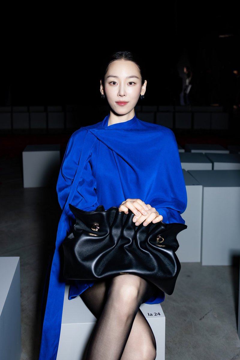 vvithhen's tweet photo. 페라가모 패션쇼 현지니가 영원히 좋은 느낌을 주심 ㅠ https://t.co/rPSlVJtUOO