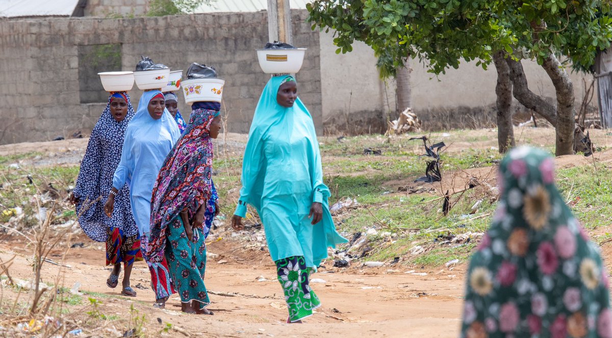 JAP_shotz's tweet photo. A community of women from the Northern region of Nigeria carrying the legacy of their tradition, balancing their heritage. 

Culture flowing from every bowl of Fura (milk). 

🌍 #FulaniHeritage #CulturalLegacy #StrengthInTradition #DocumentaryPhotography" https://t.co/S7Fc4w8KKk