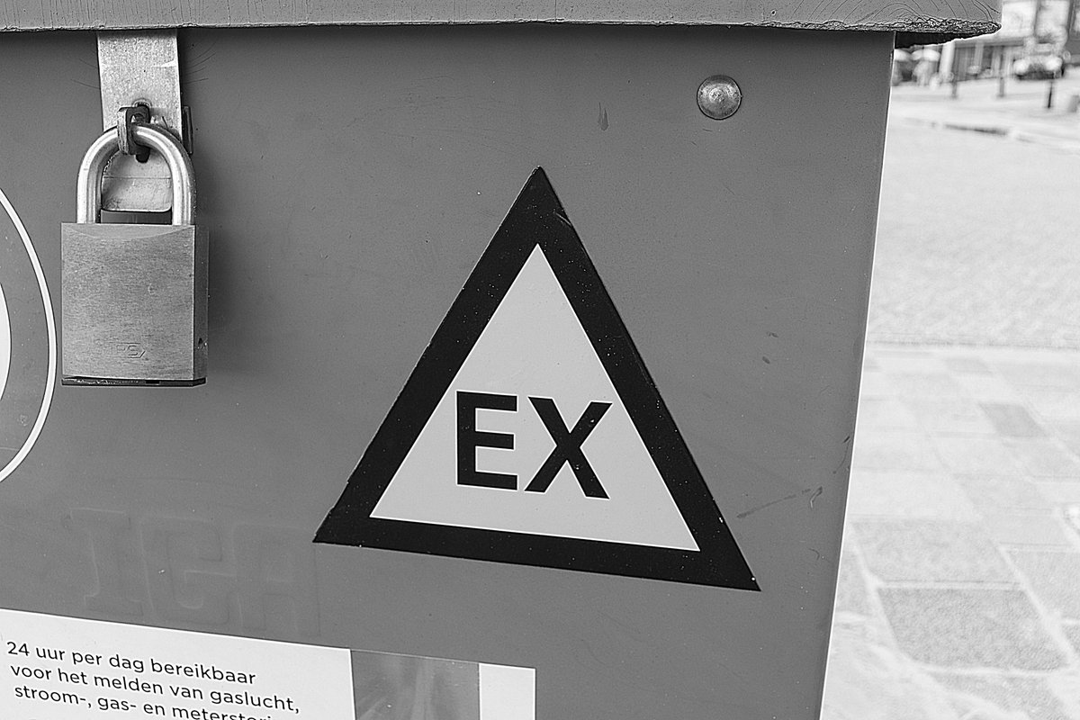 JefKPhotography's tweet photo. A triangle and EX. Black and white photography.
#triangle #sign #signs #trianglesign #trianglesigns #EX #letters #blackandwhite #blackandwhitephotography #photo #picture #photography https://t.co/blmogRN1tg