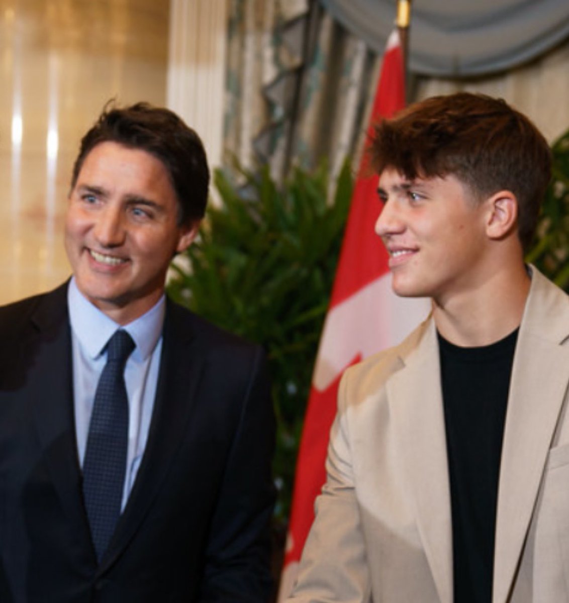 BestDamnRoofer's tweet image. Dear Justin Trudeau 
   If you believe in funding wars in Ukraine why don’t you send your son Xavier to fight on the front lines. Show the Canadian people that you mean business @JustinTrudeau