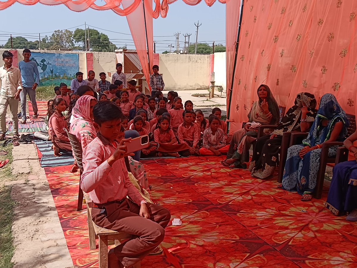 dayasha38110213's tweet image. #basicdepartment
#PMeVidya
@EduMinOfIndia
@UPGovt
@thisissanjubjp
@brajeshpathakup
@ChitrakootDm
चित्रकूट तहसील राजापुर के अंतर्गत प्राथमिक विद्यालय बेराउर के प्रधानाध्यापक नन्दलाल पाण्डेय के द्वारा कराया गया सराहनीय कार्य इस विद्यालय में हर वर्ष मनाया जाता है शारदा संगोष्ठी