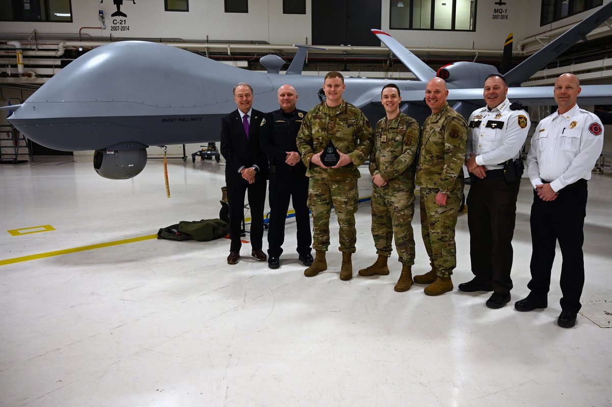 NDNationalGuard's tweet photo. USAF MSgt Zach Robinson was honored by the Air Force Sergeants Association with the 2024 Pitsenbarger Award for his extraordinary heroism during the July 14, 2023, Fargo police shooting.
#HappyHooligans #NDANG #HooliganPride #Valor #Heroism #ServiceBeforeSelf https://t.co/ID4OsTRHBW