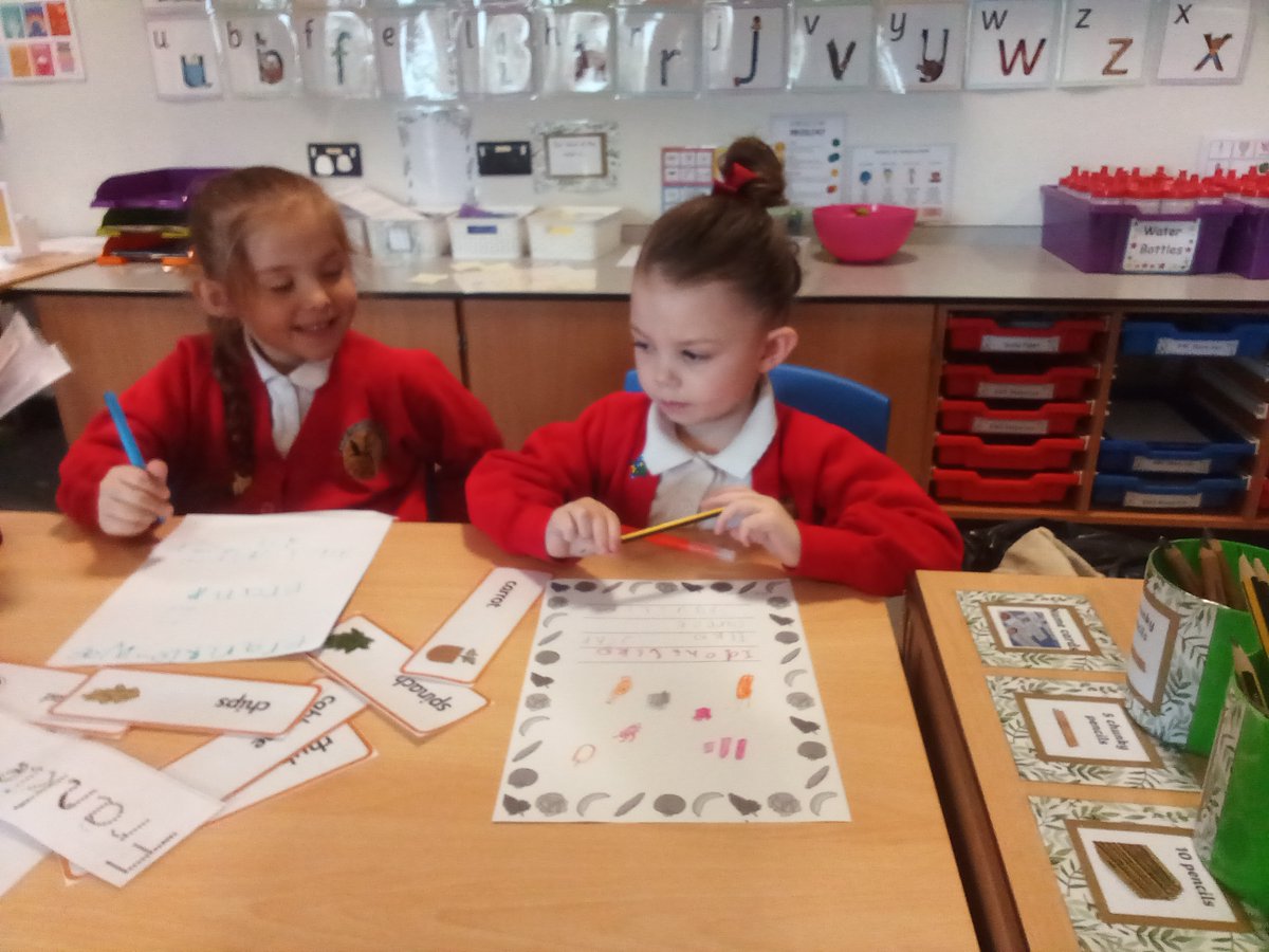 GCPFS2's tweet image. We have been busy thinking and writing about what fruit and vegetables we like today after we read our story of the week - Oliver's Vegetables. @PrimaryGreat #gcpearlyyears #gcpliteracy