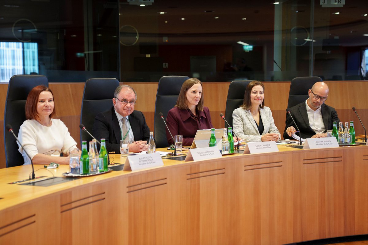 🏦🌾As part of a work visit to 🇱🇺, Commissioner <a href="/CHansenEU/">Christophe Hansen</a> delivered a policy outlook at <a href="/EUauditors/">European Court of Auditors</a> today. He was then presented recent, ongoing and future audits in the field of #agriculture by <a href="/JoelleElvinger/">Joëlle Elvinger</a>, which was followed by an interesting exchange of views.