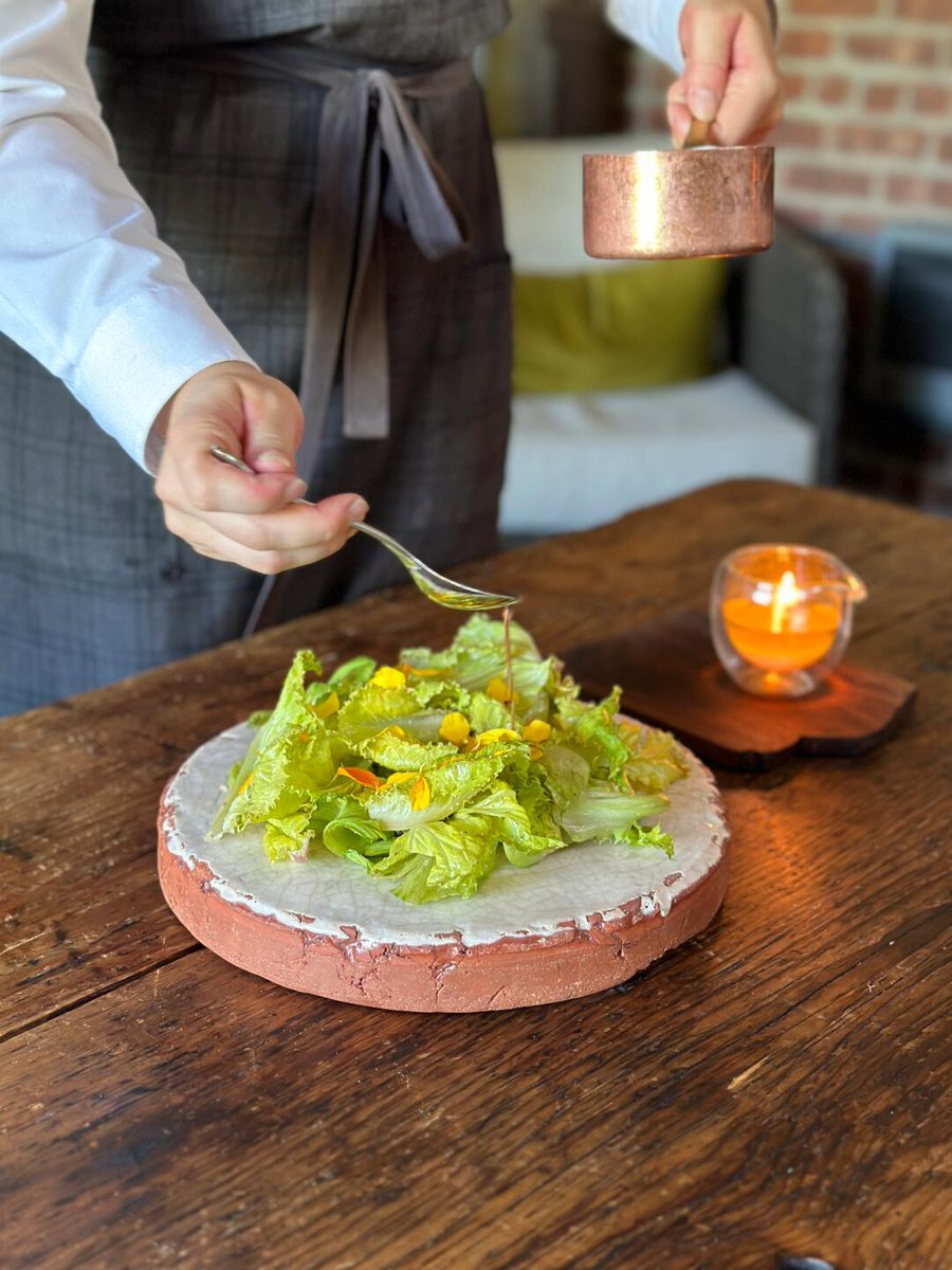 Addy_arjunaidi3's tweet image. I escaped the hustle and bustle of the city and came to a little mountain retreat. The air is fresh, the views are amazing, and it&apos;s the perfect place to get away from the busy life and enjoy somepeaceandnature #MountainViews #GetawayInNature #Serenity #RuralLiving #MountainBliss