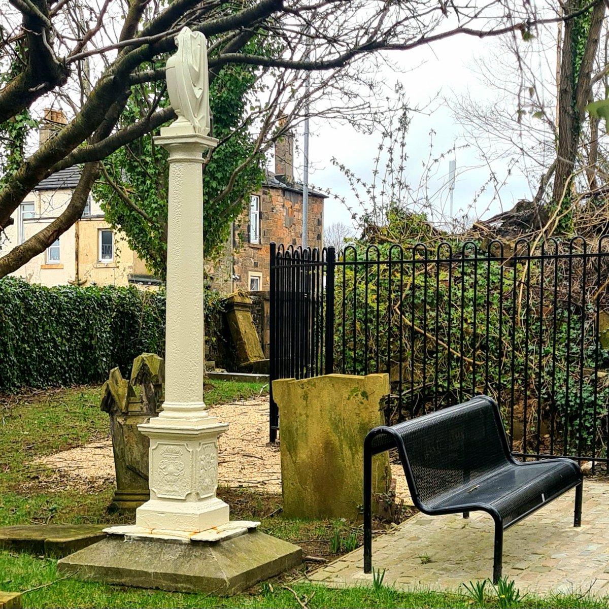 Martyr's Memorial Pillar in the grounds of the old Maryhill Parish Church. This cast-iron pillar, now painted a cream colour, was erected in 1835 in memory of a 19 year old George Millar.

Cont./

#glasgow #maryhill #tradeunions #glasgowhistory #memorial #martyrsmemorialpillar