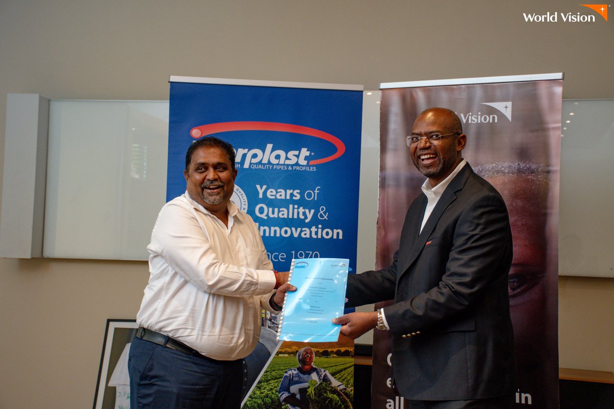 WorldVisionGH's tweet image. 🚰 World Vision Ghana x Interplast Ghana 🤝

To boost WASH access, @InterplastLtd donates HDPE/UPVC pipes and fittings for @WorldVisionGH&apos;s  NSUPA solar-powered water system bringing clean water to vulnerable communities! 🌍💙💧
#Interplast #WorldVisionGhana #WASH