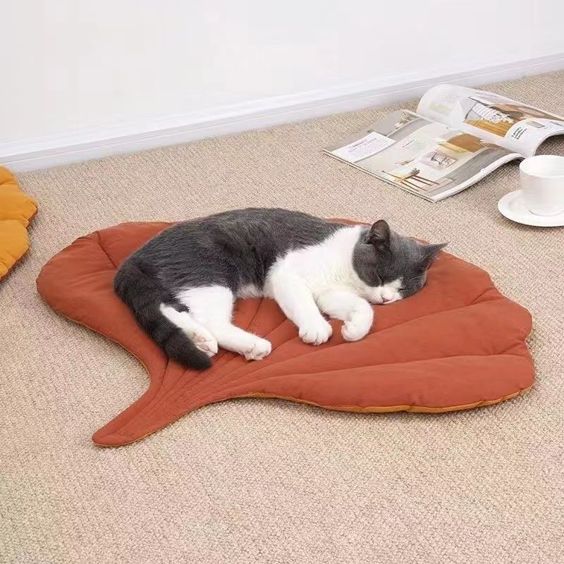CatLiking's tweet image. Leaf Shape Cat Mat #cat #catmat