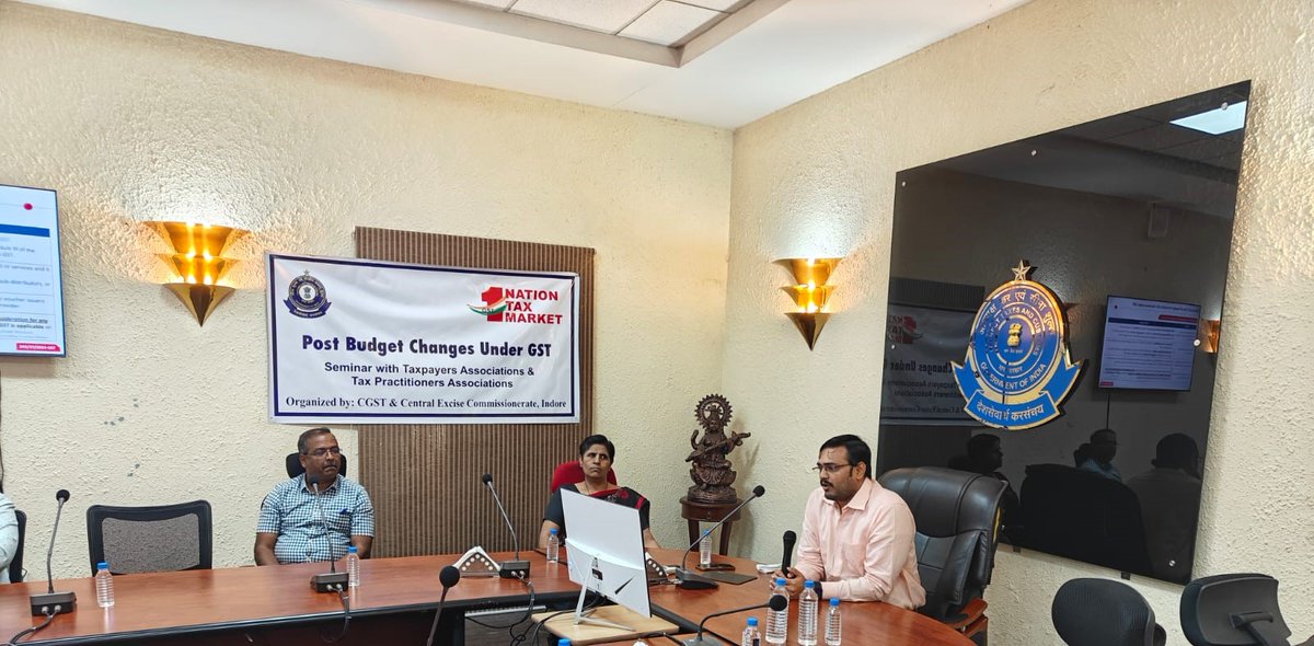 EXCISECGST's tweet image. Indore CGST Commissionerate organized 3rd interactive session on 28.02.2025 in Indore on the changes proposed in Budget 2025 under GST. Shri Yogesh P Unde (JC) was present along with other CGST officers, various Tax Practitioner Associations of Indore.