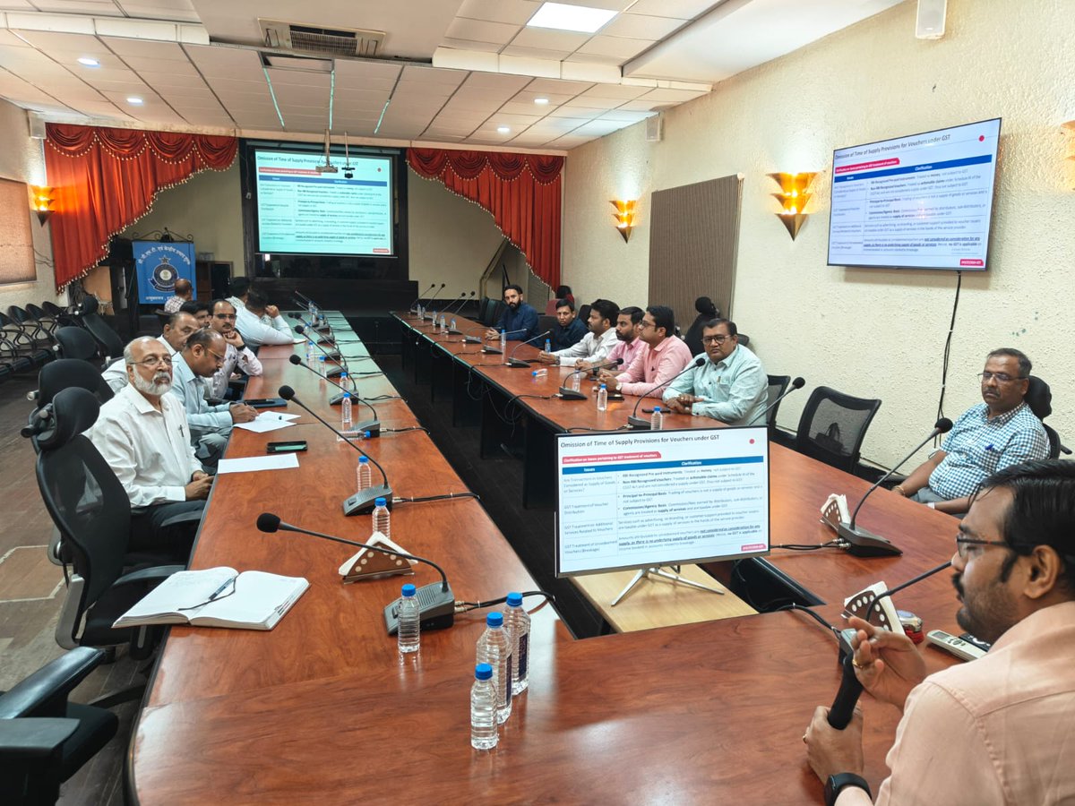 EXCISECGST's tweet image. Indore CGST Commissionerate organized 3rd interactive session on 28.02.2025 in Indore on the changes proposed in Budget 2025 under GST. Shri Yogesh P Unde (JC) was present along with other CGST officers, various Tax Practitioner Associations of Indore.