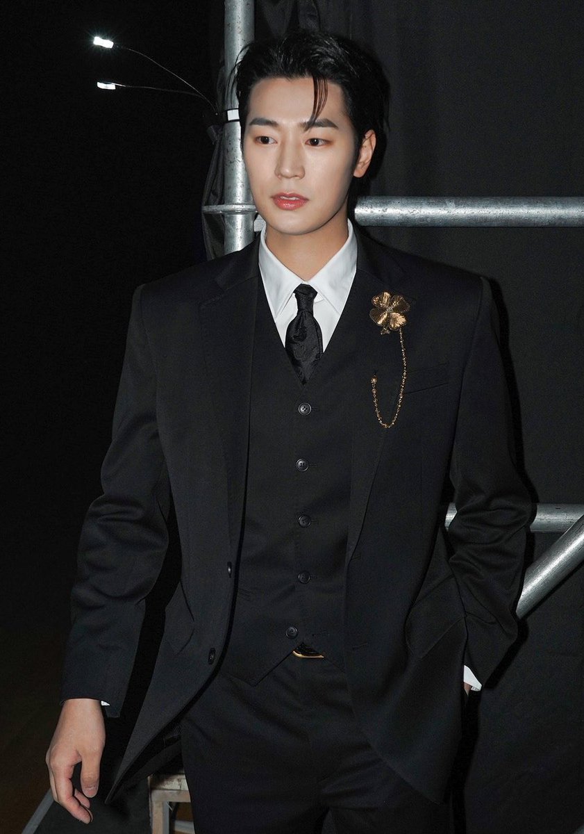 데뷔 9주년을 진심으로 축하해🥳🎉🎁