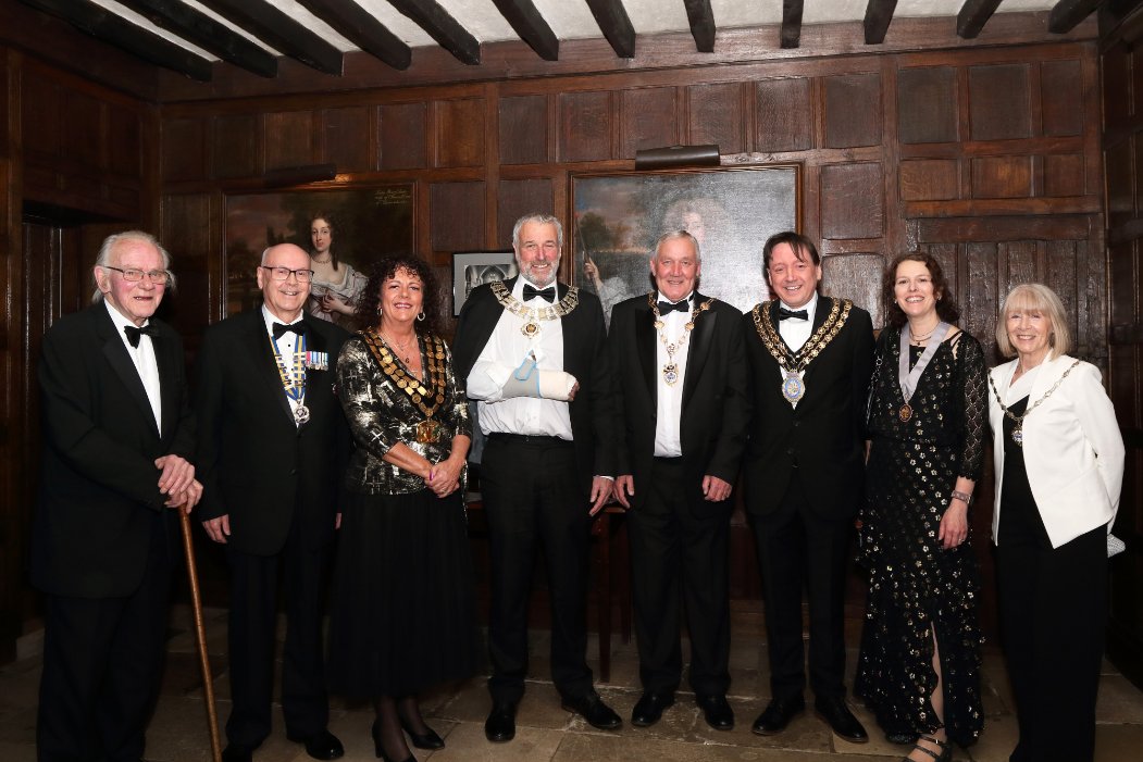 Thanks to everyone who helped raise £2500 for the Mayor's chosen charities <a href="/snapcharity/">SNAP Charity</a> &amp; <a href="/Brentwood_Fb/">Brentwood Foodbank</a> at a Charity cocktail night at Ingatestone Hall on Friday night 🙏🏼