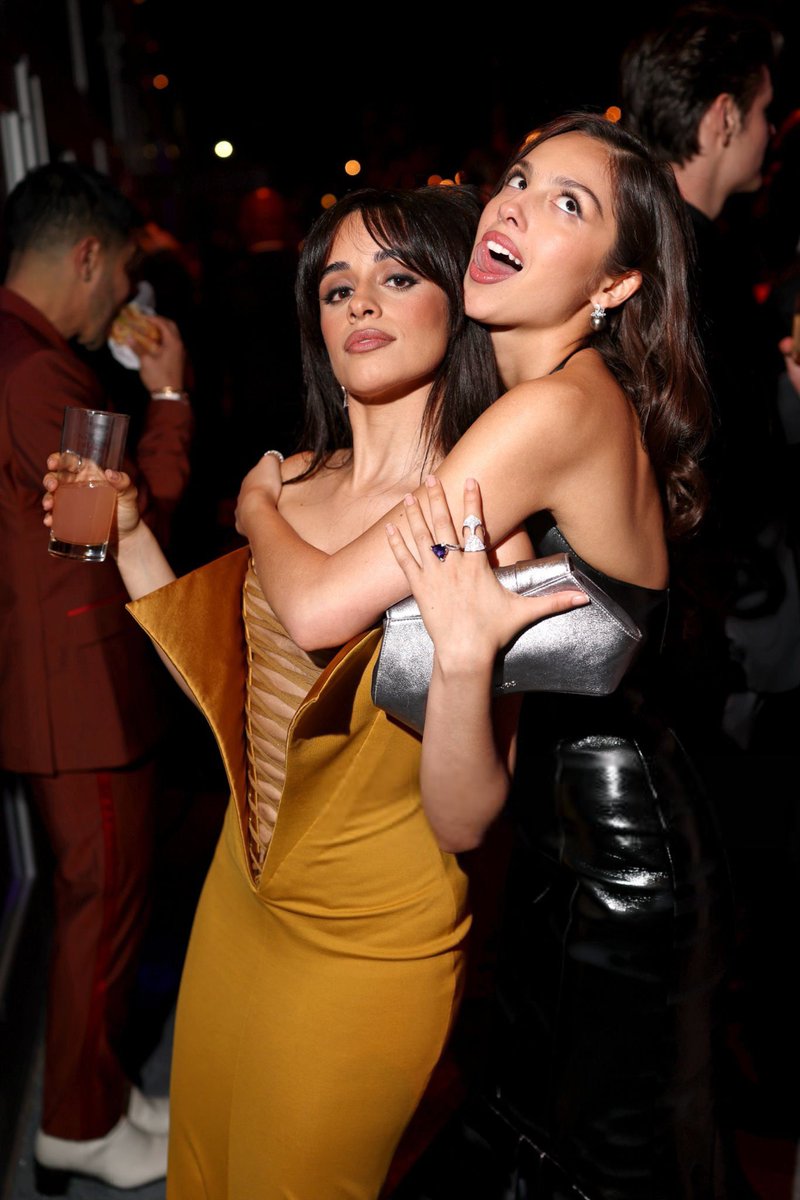 _inmusic_'s tweet photo. Olivia Rodrigo and Camila Cabello stun at the Vanity Fair #Oscar Party. https://t.co/iFEQI1jttL