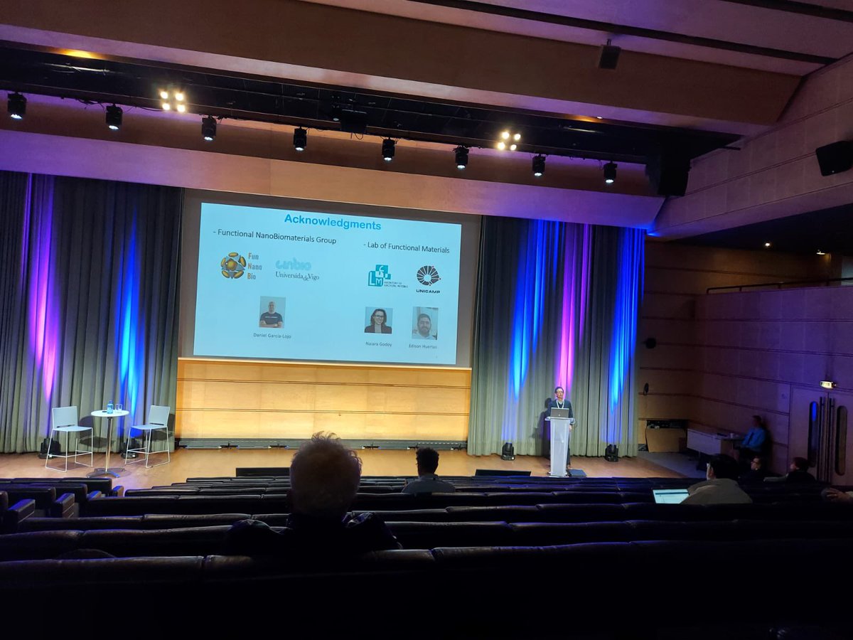Amazing talk of professor Jorge Pérez Juste at 8th Multifunctional, hybrid and nanomaterials (HYMA), about detection of VOCs using inkjet-printed SERS substrates 👨🏽‍🔬🧪