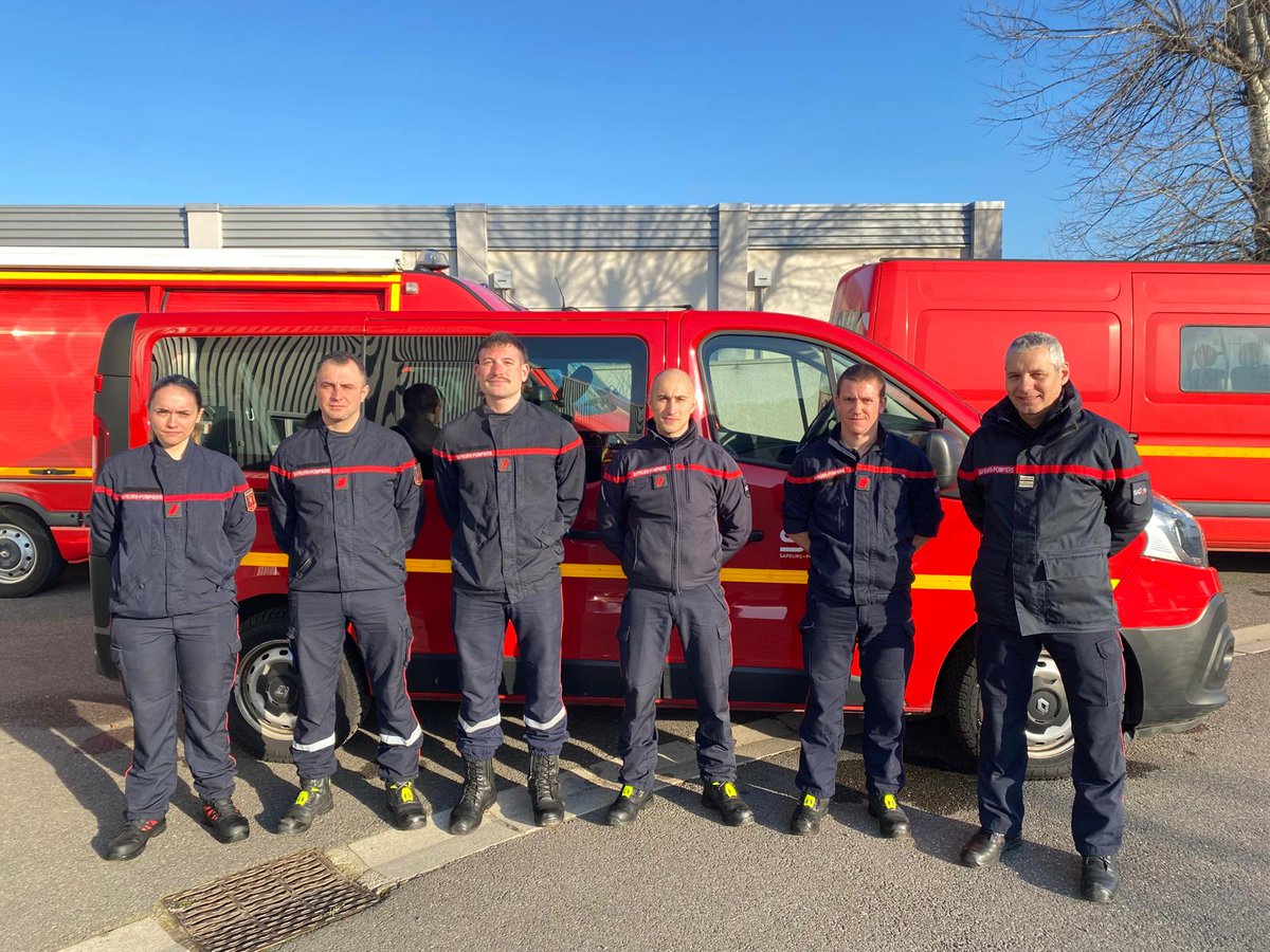 #Solidarité
4 #pompiers du <a href="/sdis42/">Sapeurs-pompiers de la Loire / SDIS 42</a> viennent de partir en renfort pour #Mayotte, avec 2 pompiers du #sdis43, pour une mission de 3 semaines. En relève des personnels engagés <a href="/SecCivileFrance/">Sécurité Civile</a> , ils viendront en aide aux populations suite au passage du cyclone #Chido.
Merci à eux.🙏