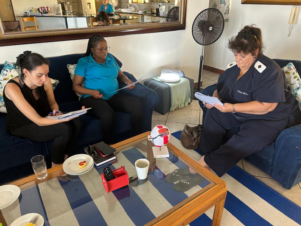 Retina__SA's tweet image. 🌟 Empowering morning with Retina SA at Summer Place Umzumbe! The Advocacy Education and Awareness Team hosted an Educational Workshop to train low vision service providers. Inspiring dedication and passion! 💡💙 #VisionSupport #RetinaSA