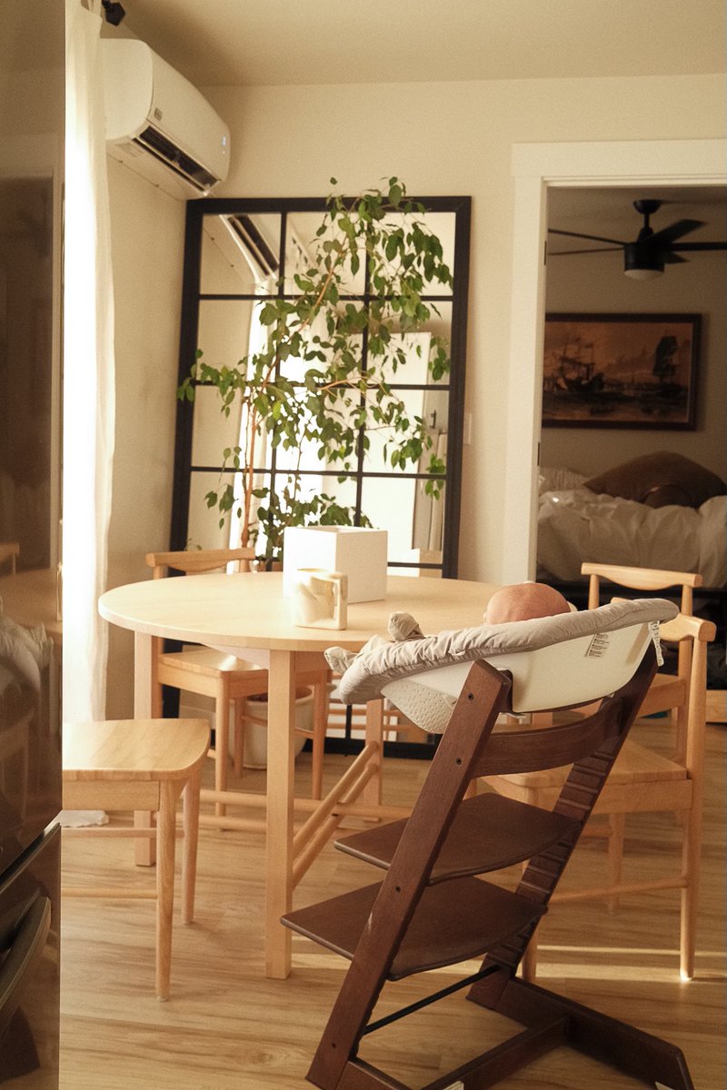 We don’t gatekeep - this is how you keep baby close, comfy, and part of the action. ✨ 

📸:  @maddyolson_

#TrippTrapp #HereWeGrow #DesignPeterOpsvik