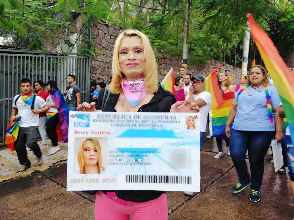 hivos's tweet image. Our support for 🌈#LGBTIQ+ activists &amp;amp; orgs facing urgent threats is one way we protect those who bravely work for a more just &amp;amp; inclusive world. More about our #BessyFerrara Emergency Fund 👇🏽. Apply in English, French, Spanish, Persian/Dari and Arabic. 

hivos.org/program/bessy-…