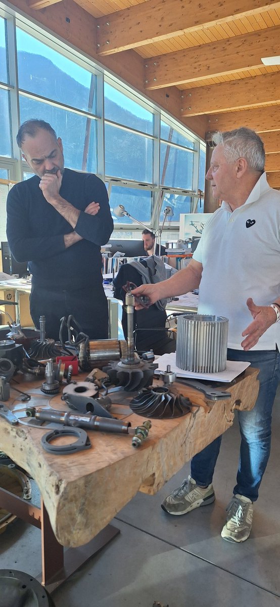 scarponimoto's tweet image. And so it begins....

At Konner Helicopters in Udine 

Hybrid Helicopter development 

$STRH 

#EV #DualTech #Hybrid #Scarponi #Helicopters #SaveLives