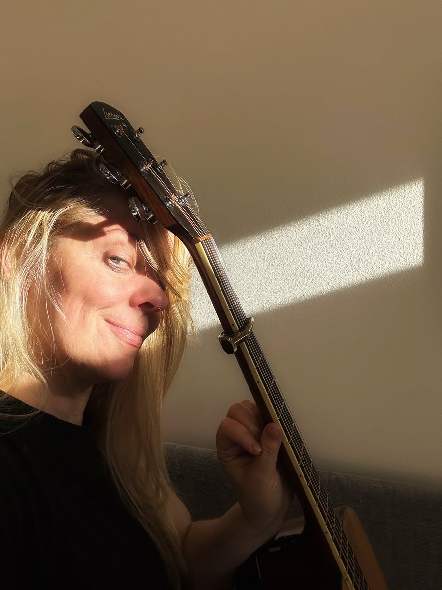 It's an honour to be nominated for this year's Faroese Music Awards.
"State of the Land" is nominated for Album of the Year. 
"Dugir Tú At Tosa Føroyskt" is nominated for Song of the Year.
And this girl here in the photo with the guitar is nominated for Songwriter of the Year.