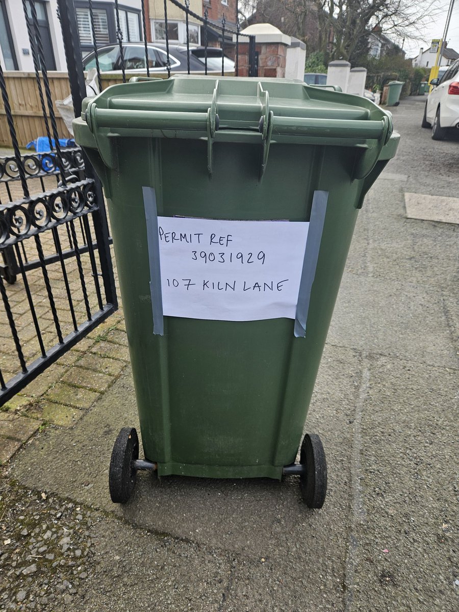ToalyD's tweet image. .. any reason @sthelenscouncil that my green waste bin was not collected today?? An employee looked inside the bin and didn't take it.. at least knock on the door and explain why.. £44 paid today (prior to collection) and ref no one bin..