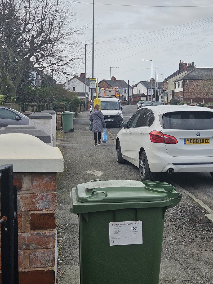 ToalyD's tweet image. .. any reason @sthelenscouncil that my green waste bin was not collected today?? An employee looked inside the bin and didn't take it.. at least knock on the door and explain why.. £44 paid today (prior to collection) and ref no one bin..