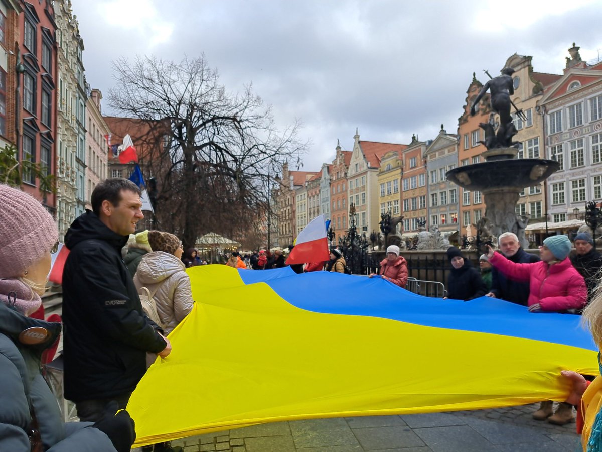 Pikieta#UkrainojesteśmyzWami
Wzburzeni aroganckim przyjęciem Wołodymyra Zełeńskiego przez D.Trumpa i jego wspólników w Białym Domu, 
#KODRegionPomorze 2.03 w Gdańsku zorganizował pikietę, wyrażającą sprzeciw wobec traktowania Ukrainy i jej obywateli jak agresorów, a nie ofiary.