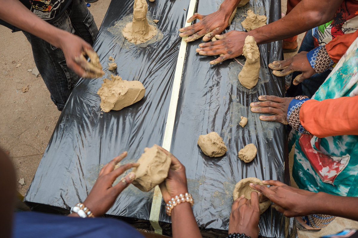 KutaNigeria's tweet photo. Last week Friday, February 28th, the Canvas Club became a vessel of stories and heritage.

#kutaartsfoundation #artworkshop #canvasclub #artistsinabeokuta #abeokuta #pottery #history #community #artinabeokuta #ceramics #sculpture #traditionalartwork #contemporaryart #arteducation https://t.co/5CRCfGSiSr