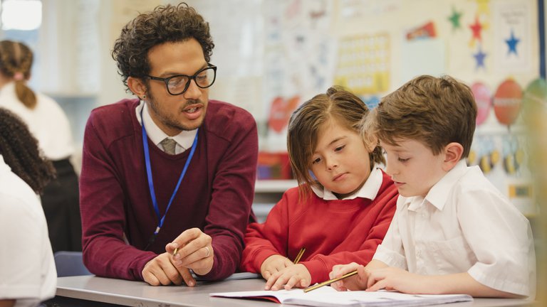 University of Derby Teacher Apprenticeship (QTS) (@uod_pgta) on Twitter photo Our L6 Teacher Apprenticeship provides you with the work-based learning needed to start your teaching career: 1 day a week off-the-job training from expert practitioners and a hybrid delivery model to suit your working pattern wherever you are in England. More here <a href="/DerbyUni/">University of Derby</a> Our L6 Teacher Apprenticeship provides you with the work-based learning needed to start your teaching career: 1 day a week off-the-job training from expert practitioners and a hybrid delivery model to suit your working pattern wherever you are in England. More here <a href="/DerbyUni/">University of Derby</a>