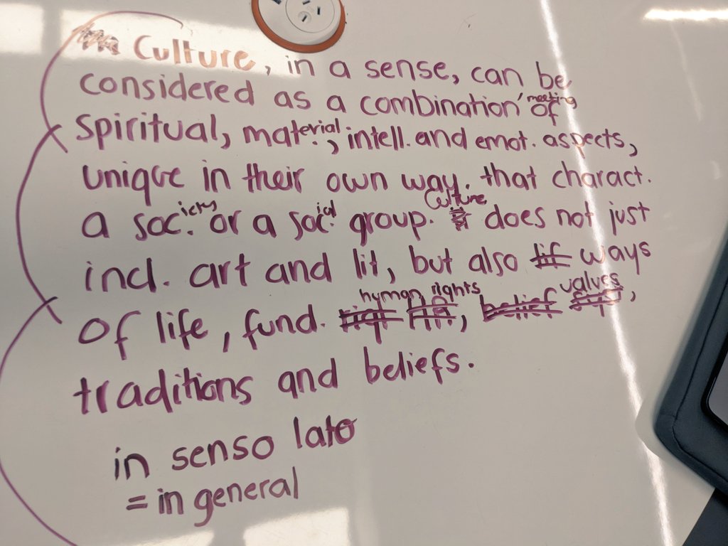 #Semester 1 has started! And so is our new unit #European #Languages Advanced 3 on #migration &amp; #translation. The very 1st task 4 the #Italian group today was translating the definition of #culture by <a href="/UNESCOEU/">UNESCO EU</a> from IT into ENG. 🇮🇹🇪🇺🌍 Ecco! What does culture mean to you? 🤓