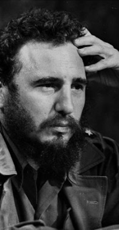AmaliaR622's tweet photo. Fidel: "Es indispensable q nosotros creemos la conciencia del trabajo. 
Pq el capitalismo creó la conciencia d la explotación del trabajo, no la conciencia d la necesidad del trabajo para el bienestar d la sociedad". 
#FidelPorSiempre https://t.co/M3DkcuF2Rz