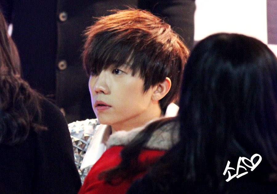 늑대소년같음이건
잡아서키우고싶은맘이강함