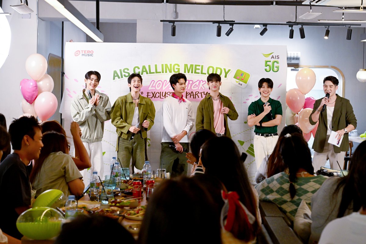 teromusicth's tweet photo. AIS Calling Melody Exclusive Fan Meet with "LoveSick 2024" 💚🥰

ขอบคุณทุกๆ คนที่มาสนุกไปด้วยกันกับ 5 หนุ่ม #FridayCollege
บอกเลยว่าคลินิกทันตกรรมใกล้ฉันสุดๆ ฮ๊อบกันทั่วหน้า ทั้งฟินทั้งอุ่นใจไปตามๆ กัน🙏🏻

@Lovesick2024 @AIS_Thailand
#AISxLoveSick2024
#AISCallingMelody
#TeroMusic https://t.co/yOymPYGoD1