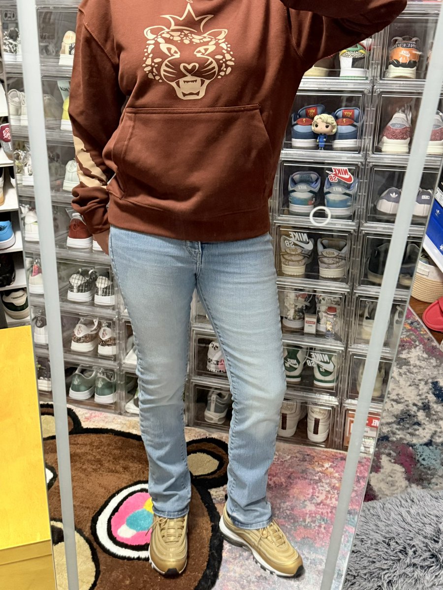 wilcocarla's tweet image. #kotd GM good people!👋🏼 UnDS a pair I got for #BHMKOTD25 that didn’t arrive in time.🤦🏻‍♀️ AM97 OG ‘Golden Bullet.’ I have enough AMs for 1/2 the month, so I’ll be jumping in &amp;amp; out of #marchMAXness!🥰 Hoodie by my friend Brandi @KnoewayObtuse! Link &amp;amp; DC below! Happy Monday all!♥️🫶🏼